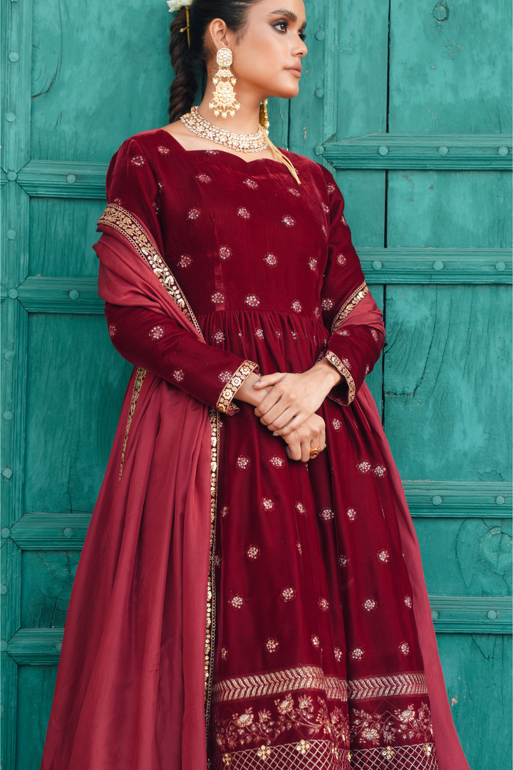 Embroidered Velvet Set with Crushed Bottom & Tassel Lace Dupatta