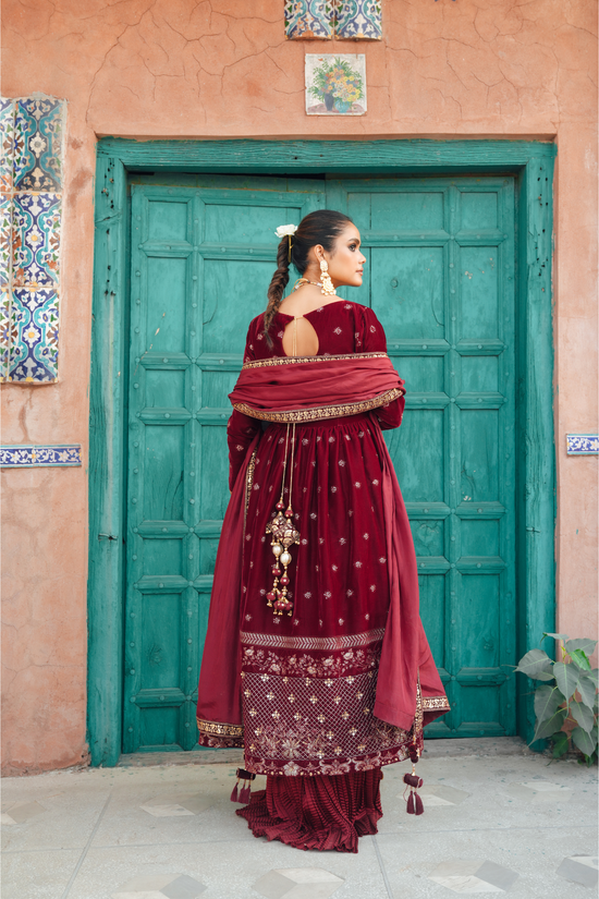 Embroidered Velvet Set with Crushed Bottom & Tassel Lace Dupatta