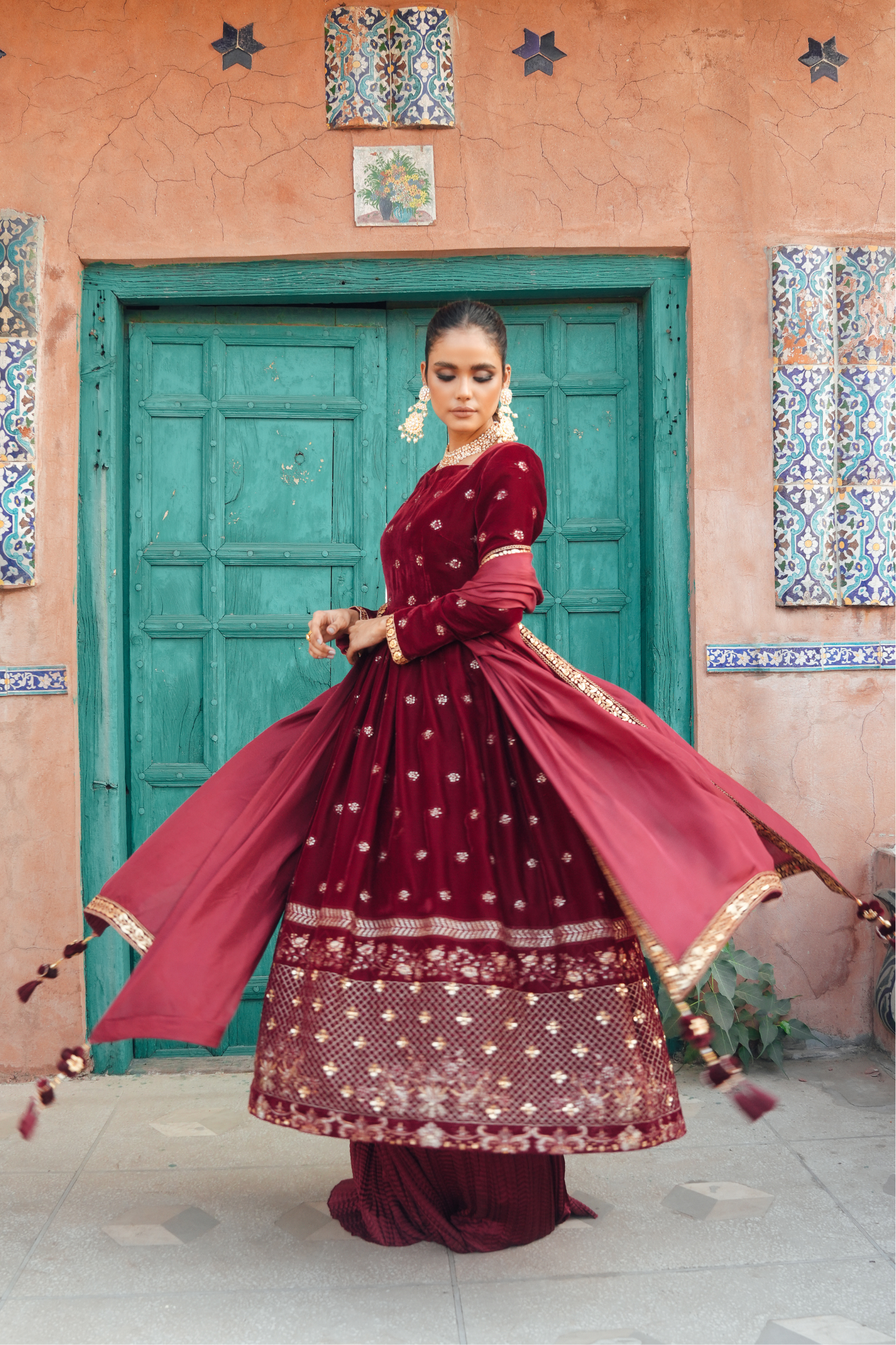Embroidered Velvet Set with Crushed Bottom & Tassel Lace Dupatta