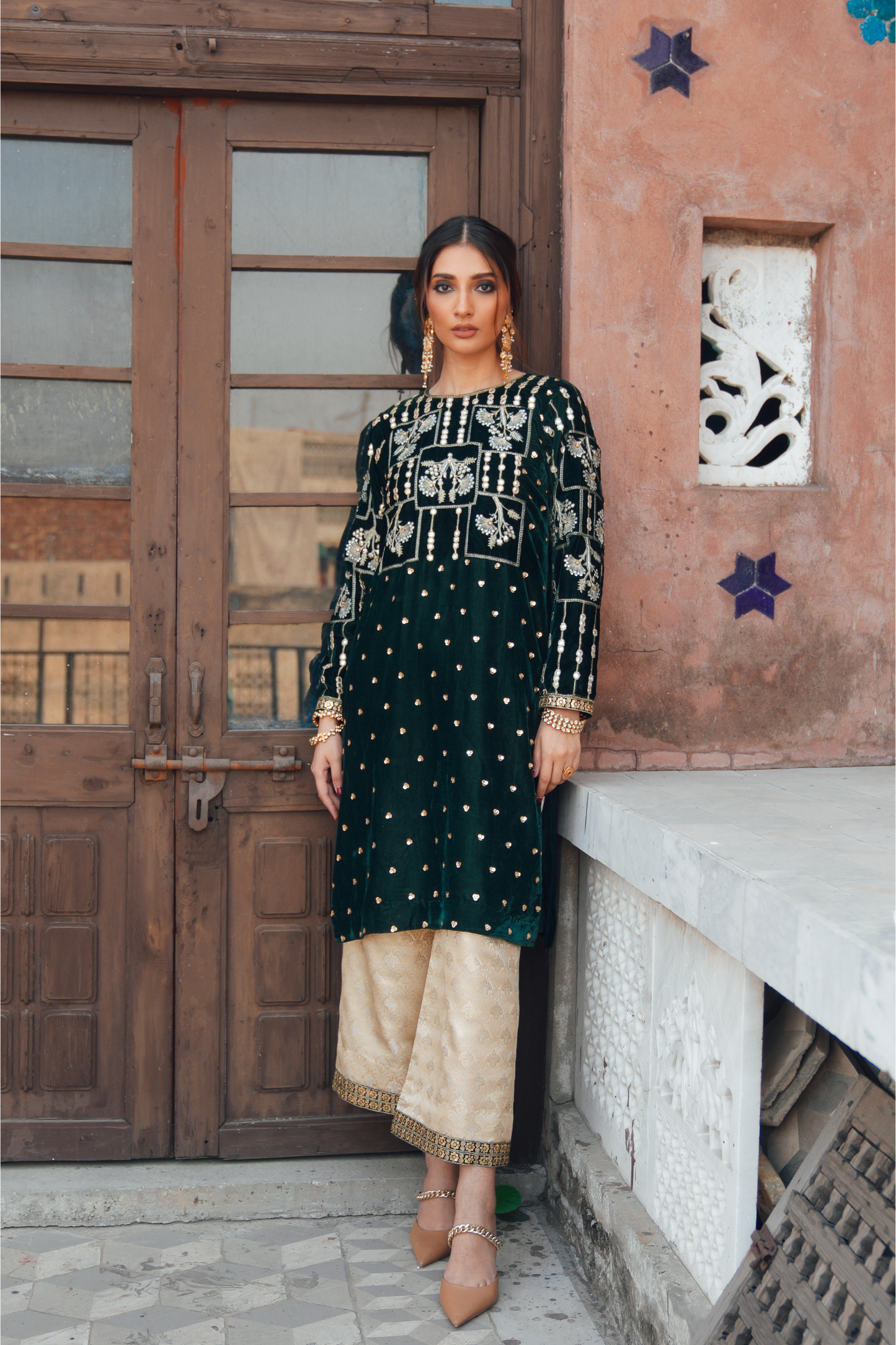 Elegant Velvet Embroidered Suit with Jamawar Accents